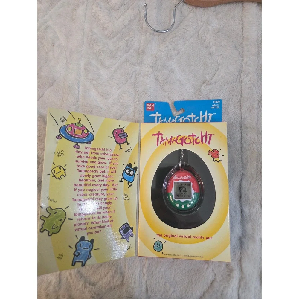 Vintage 1997 Bandai Tamagotchi Original Virtual Pet Red Green White Rare 1800
